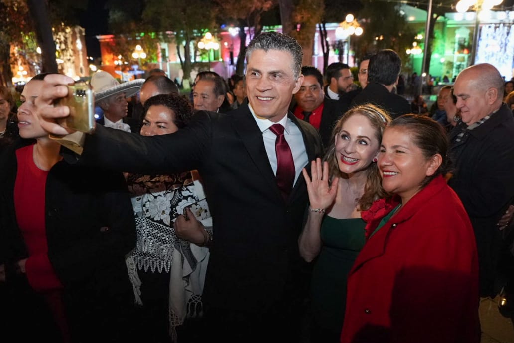 Comparte el alcalde Alfonso Sánchez García una mágica noche de fiesta patria con familias de la capital
